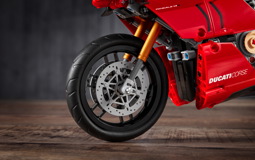 42107 Ducati Panigale V4 R Announce 06