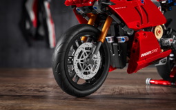 42107 Ducati Panigale V4 R Announce 07