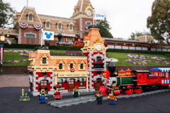 71044 Disney Train and Station Announce 30