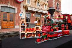 71044 Disney Train and Station Announce 40
