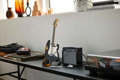 21329 Fender Stratocaster Announce 26